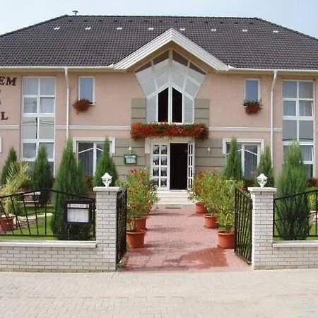 Hotel Kincsem Wellness 3*