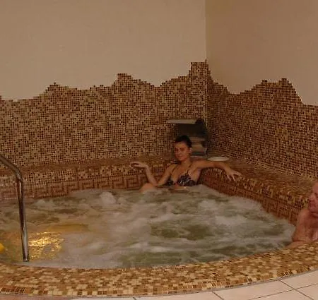 Hotel Kincsem Wellness Kisbér