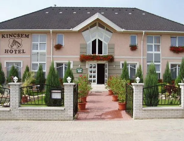 호텔 Kincsem Wellness 3*