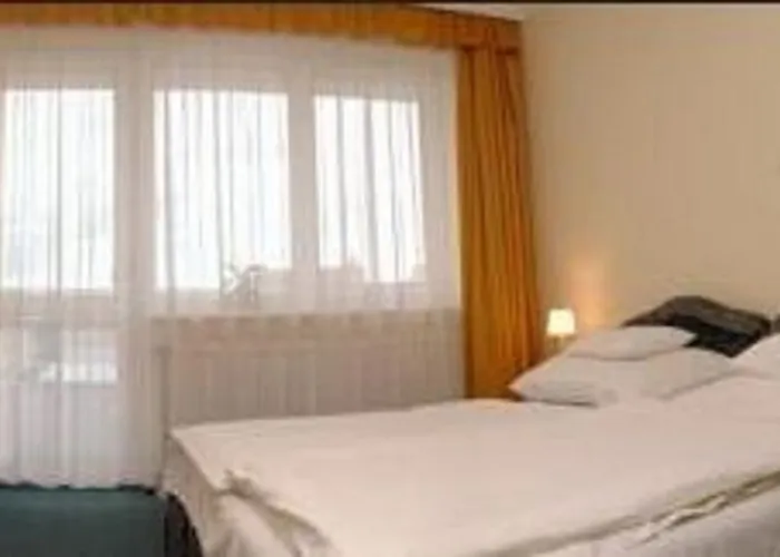 호텔 Kincsem Wellness Kisbér